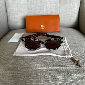 Tory Burch Tortoise Shell Print Sunglasses w/ Case and pouch